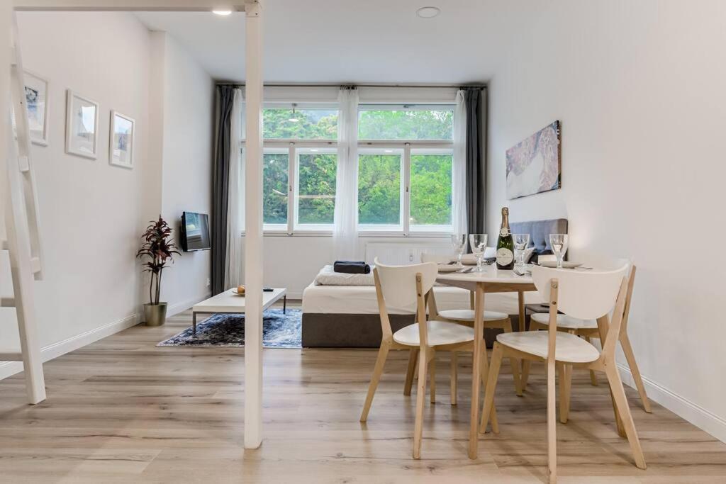 Studio Mala Strana - Prague Historical Center Экстерьер фото